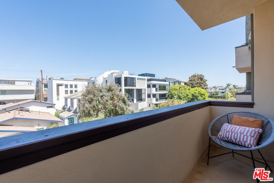 16 S Quarterdeck St Unit: 201