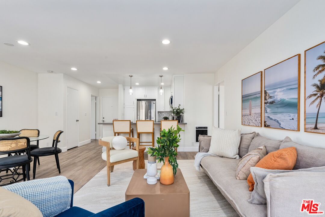 16 S Quarterdeck St Unit: 201