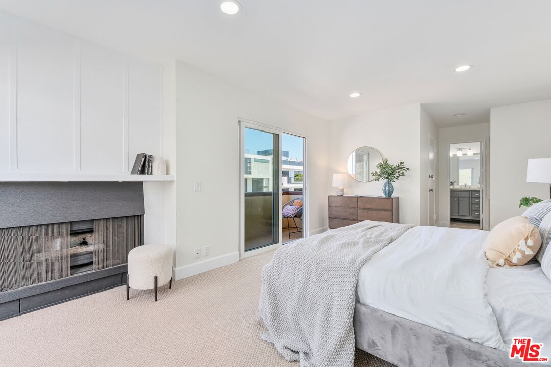 16 S Quarterdeck St Unit: 201