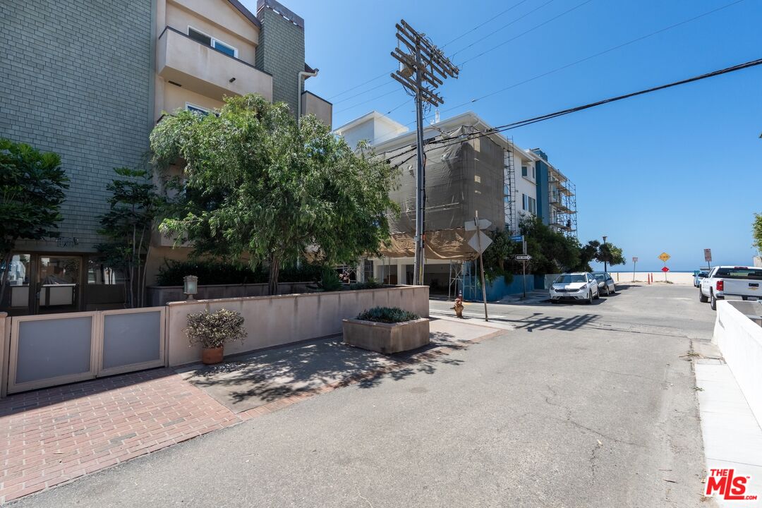 16 S Quarterdeck St Unit: 201