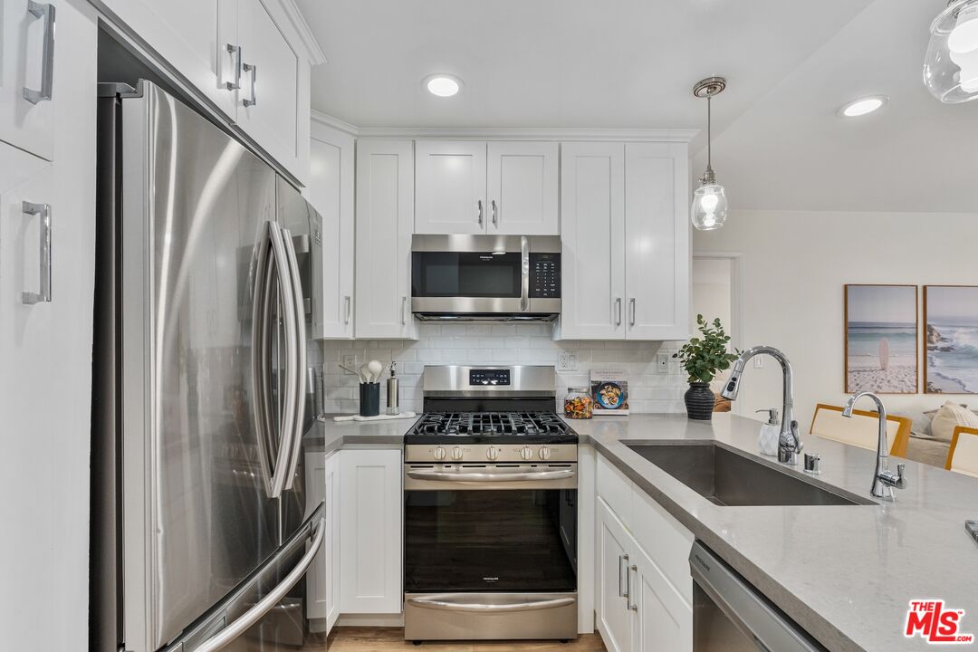 16 S Quarterdeck St Unit: 201