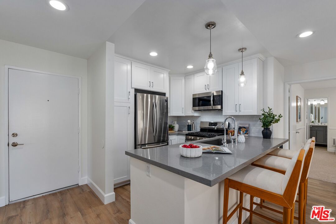 16 S Quarterdeck St Unit: 201