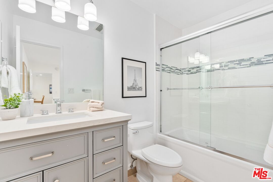 16 S Quarterdeck St Unit: 201