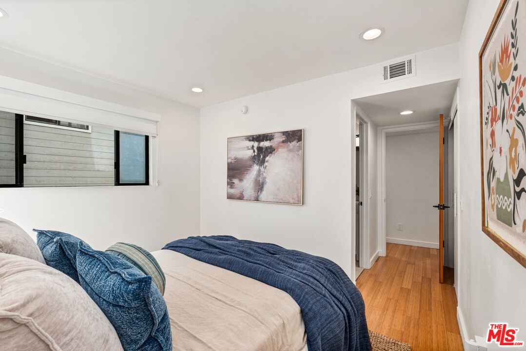 11 Mast St Unit: B