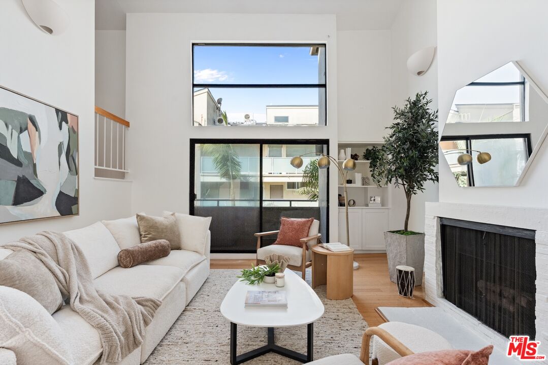 11 Mast St Unit: B