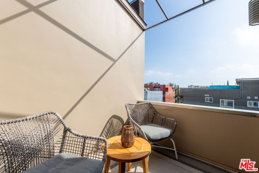 11 Mast St Unit: B