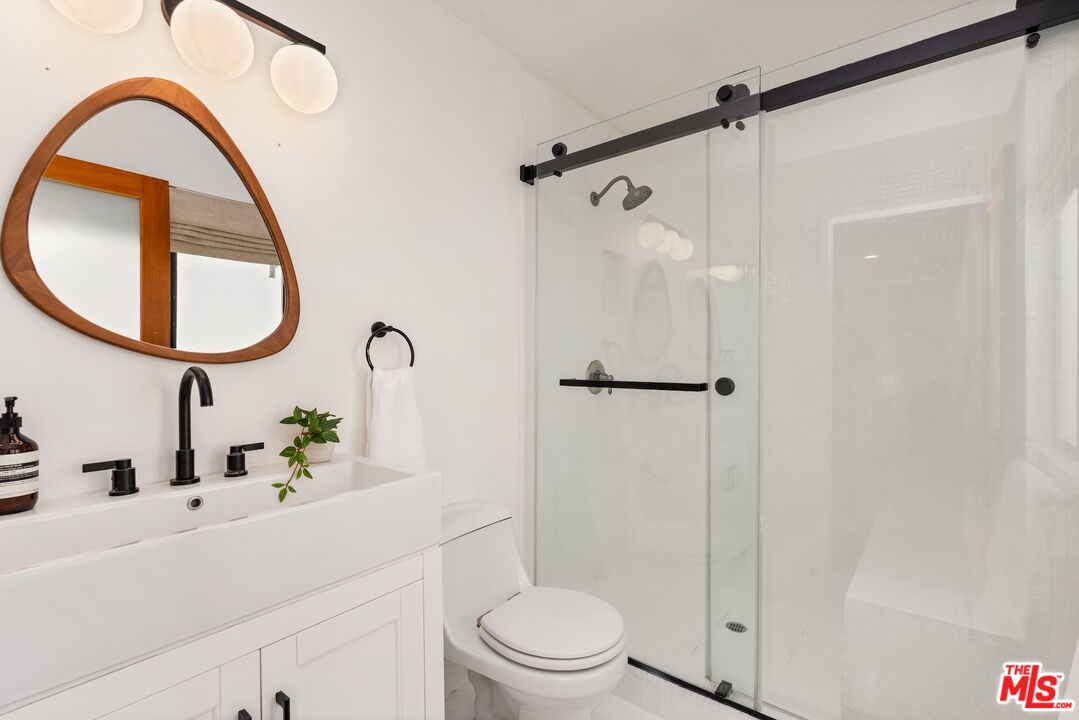 11 Mast St Unit: B