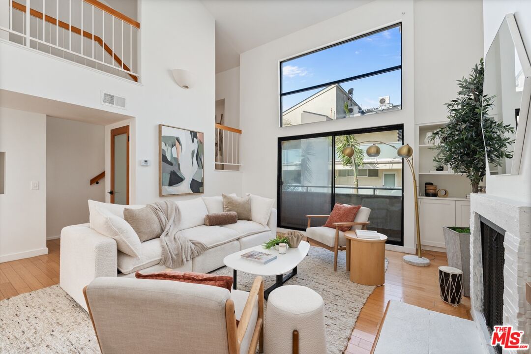 11 Mast St Unit: B