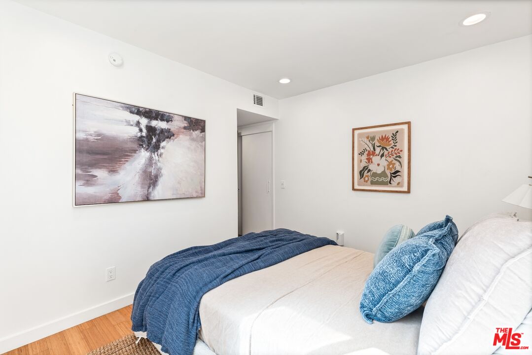 11 Mast St Unit: B