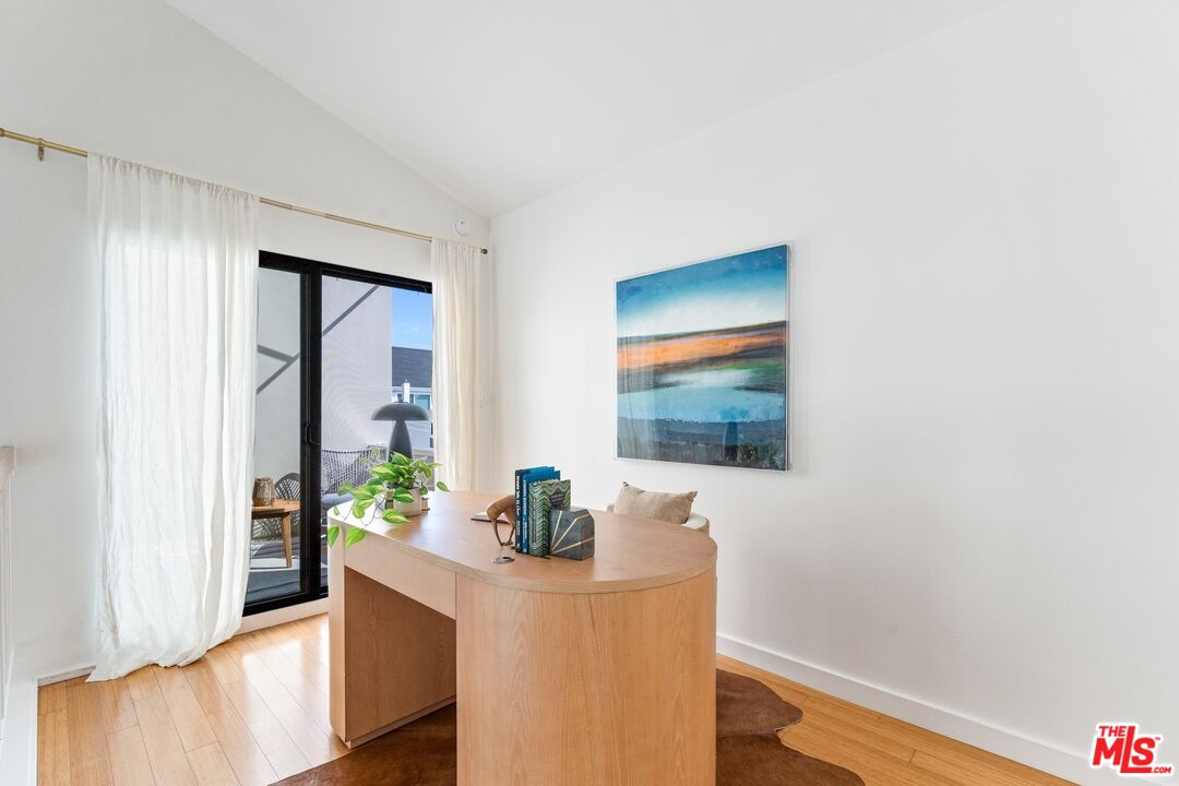 11 Mast St Unit: B
