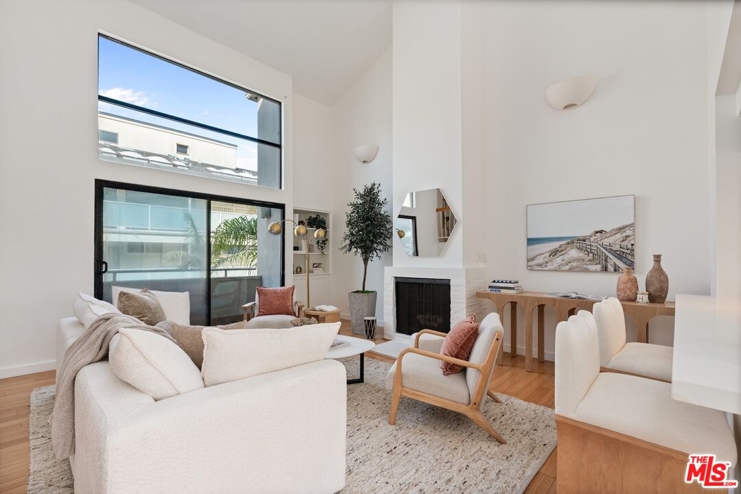 11 Mast St Unit: B