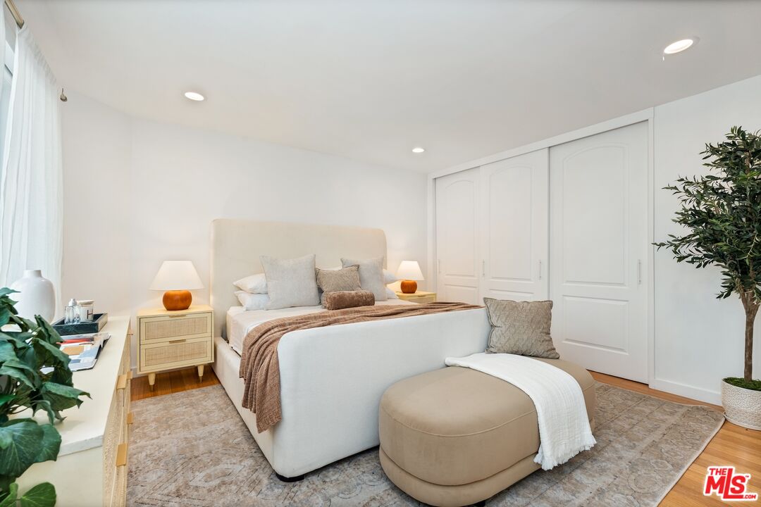 11 Mast St Unit: B