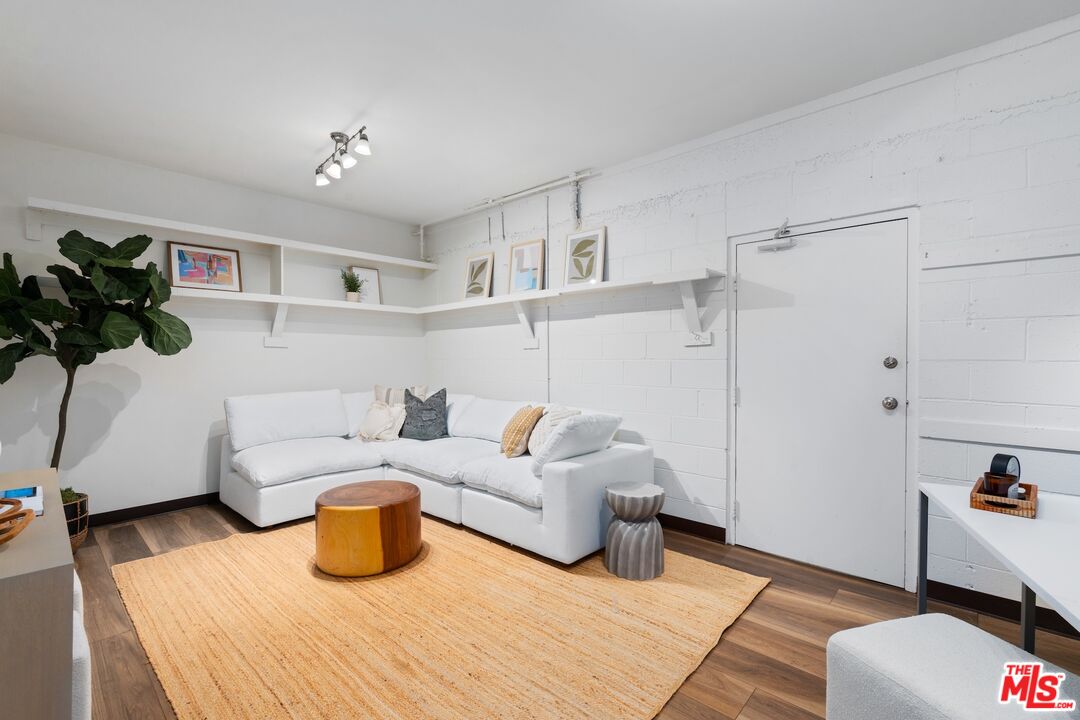 910 19th St Unit: 10