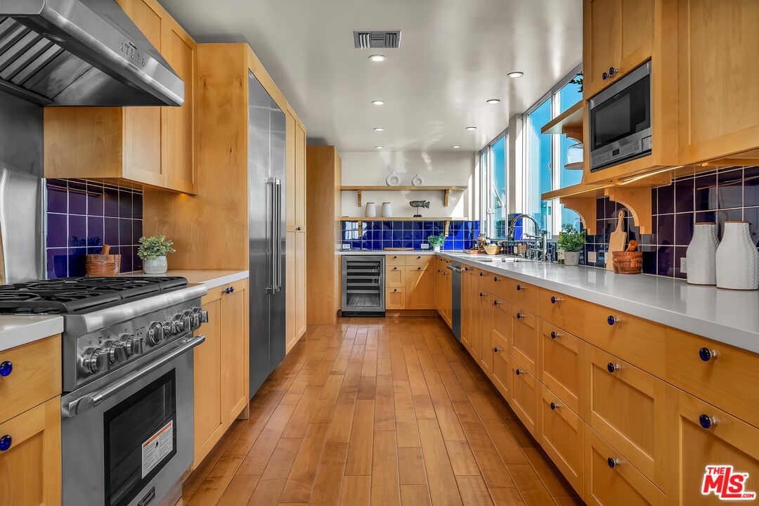 4 Lighthouse St Unit: 13