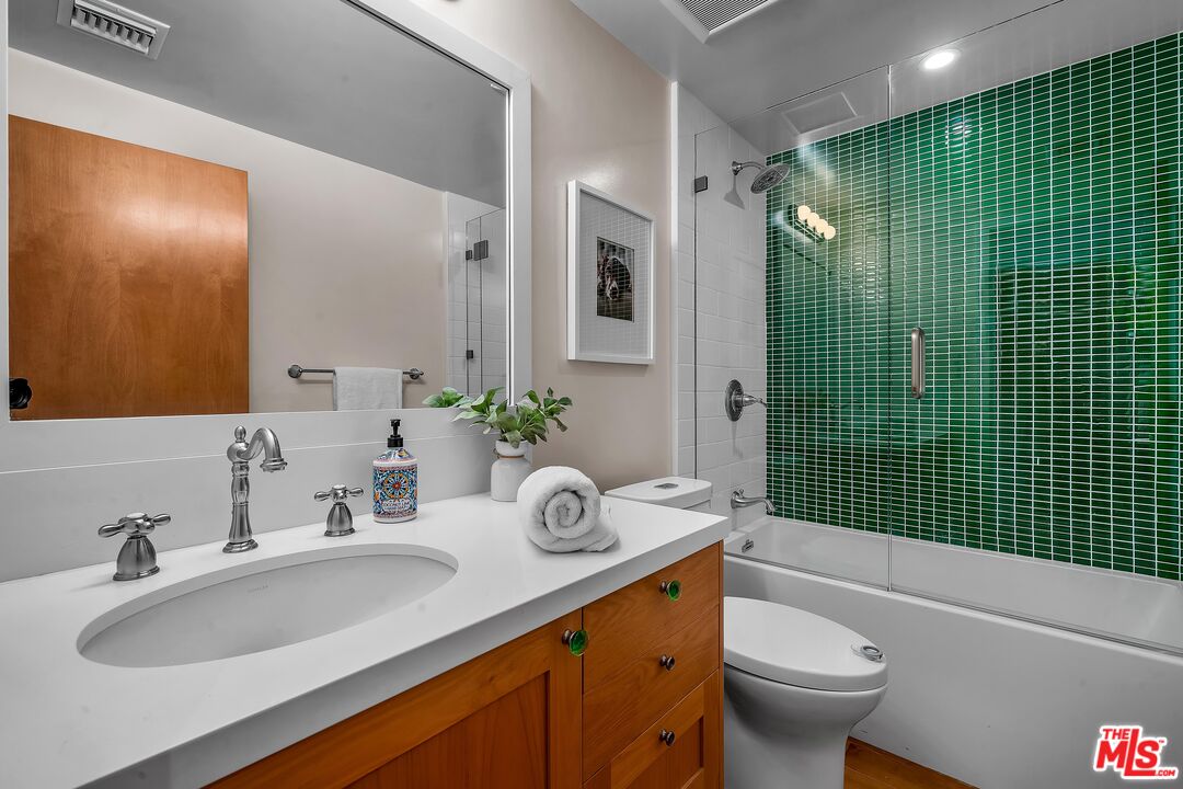4 Lighthouse St Unit: 13