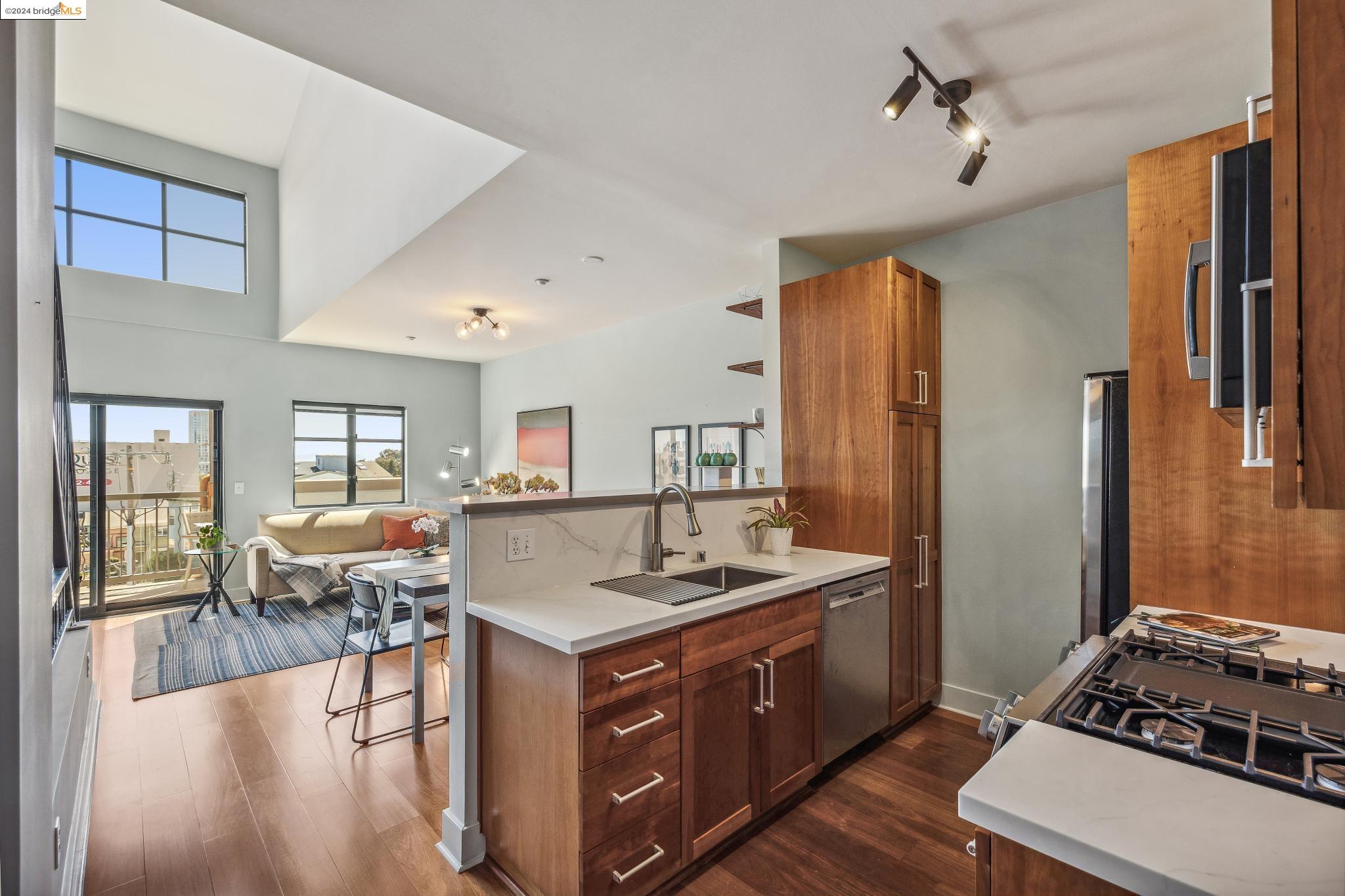 4811 Telegraph St # 502