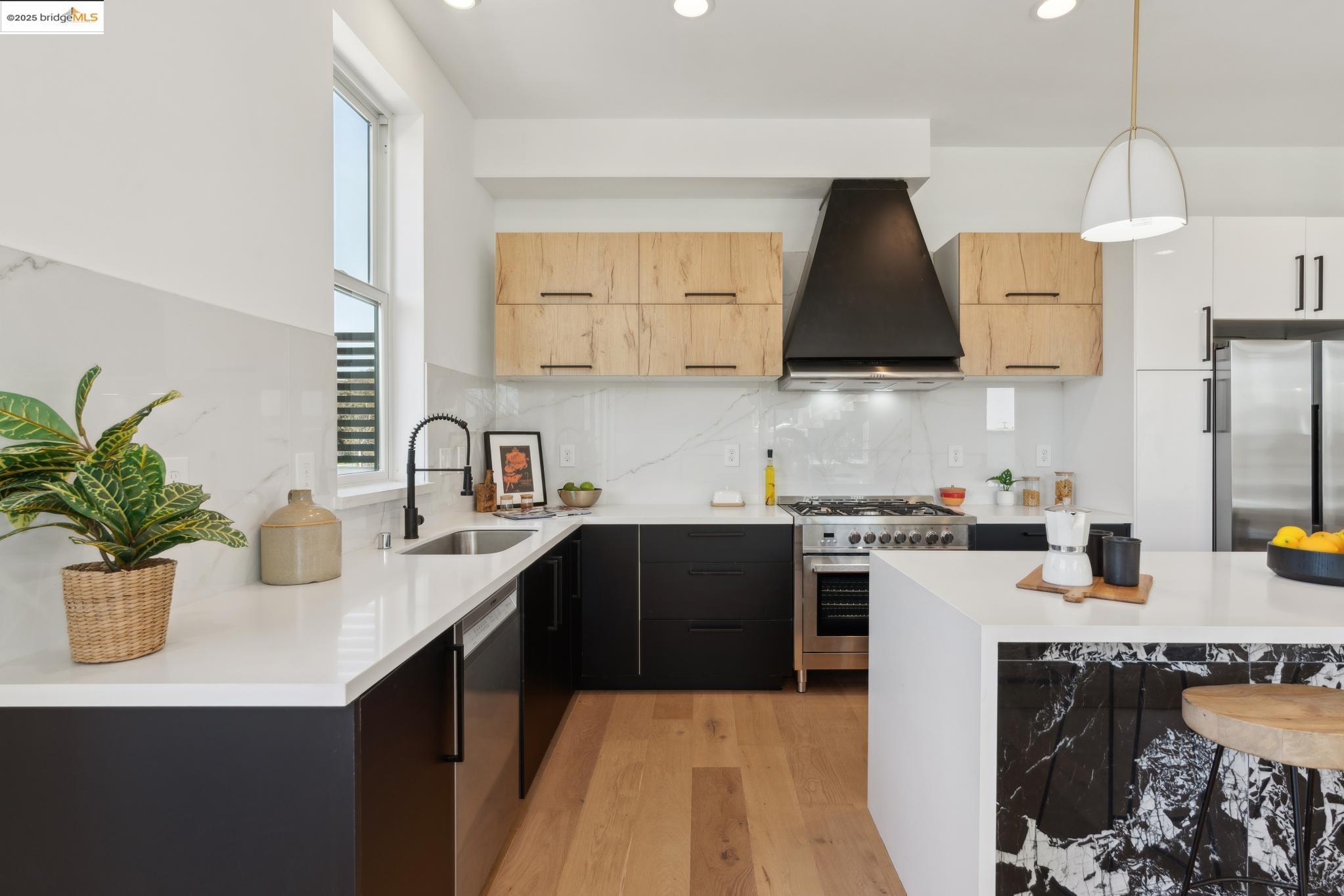 1608 32nd St