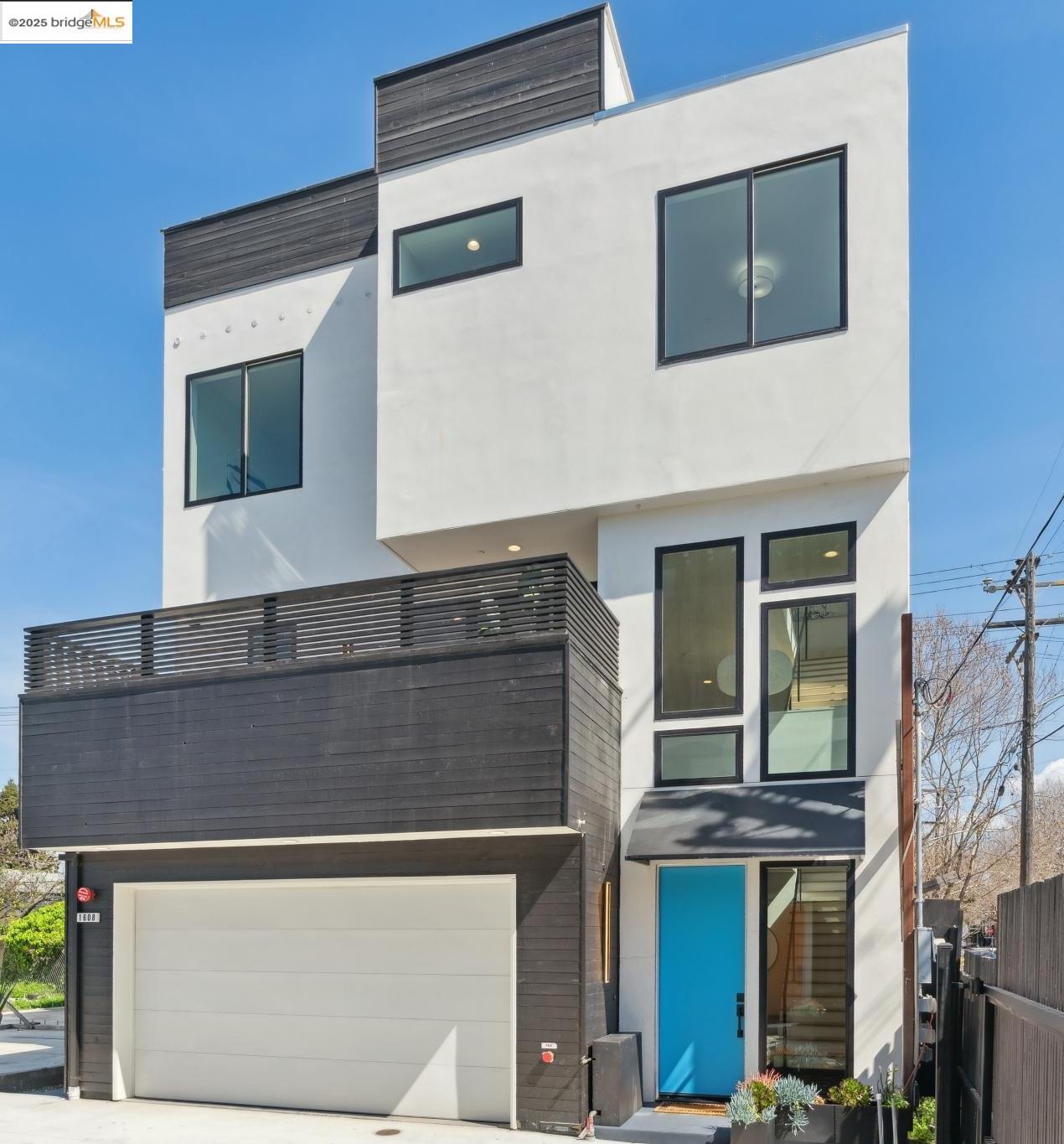 1608 32nd St
