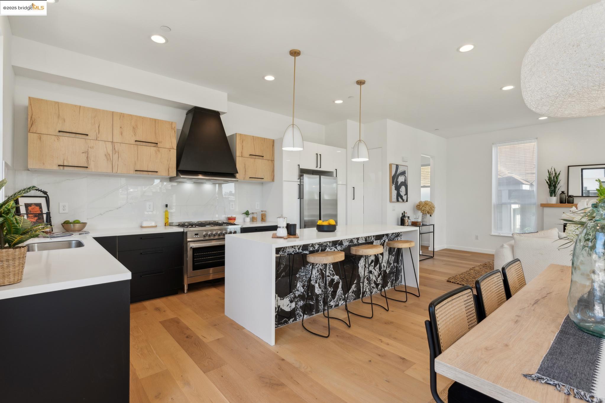 1608 32nd St