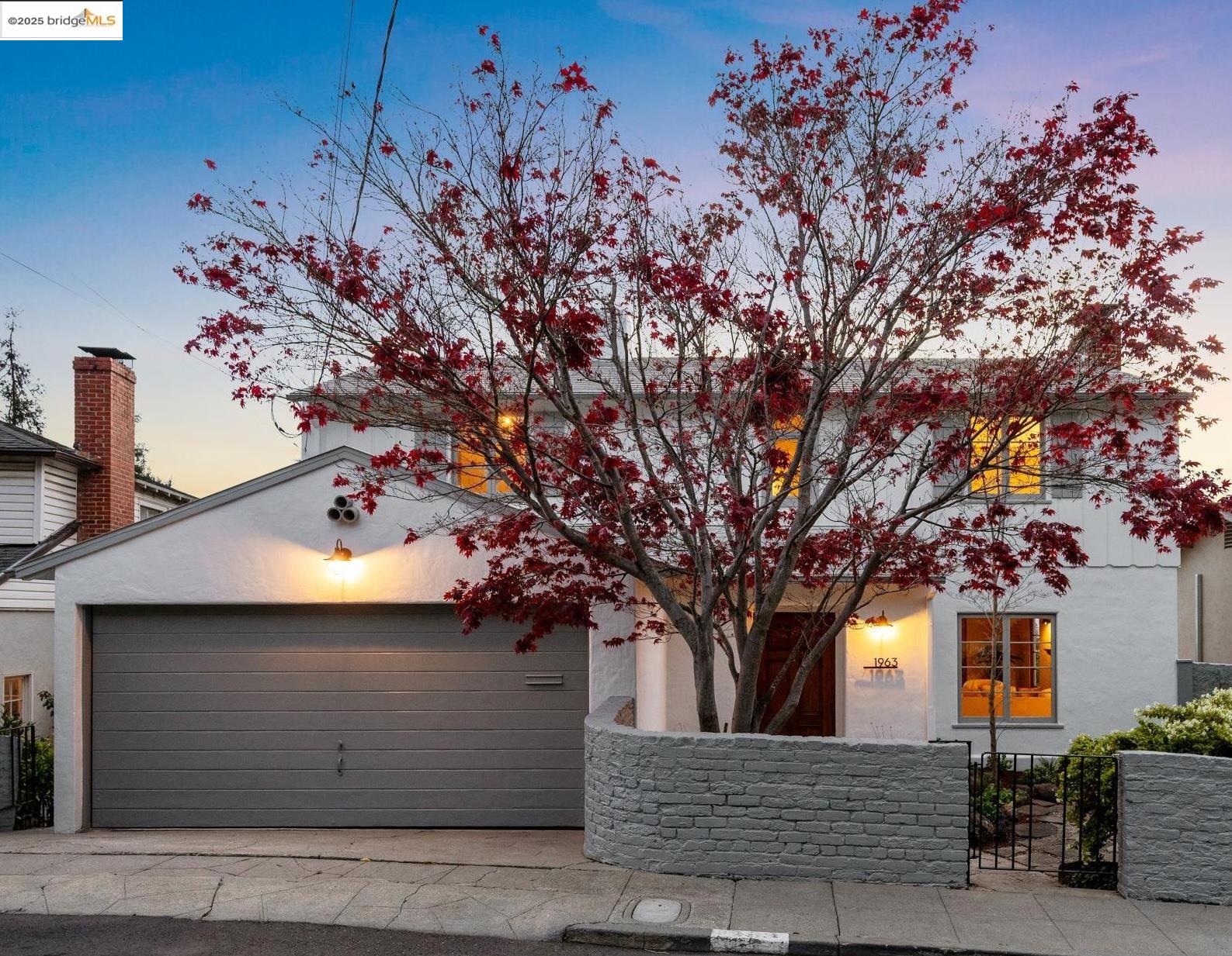 1963 Oakview Dr