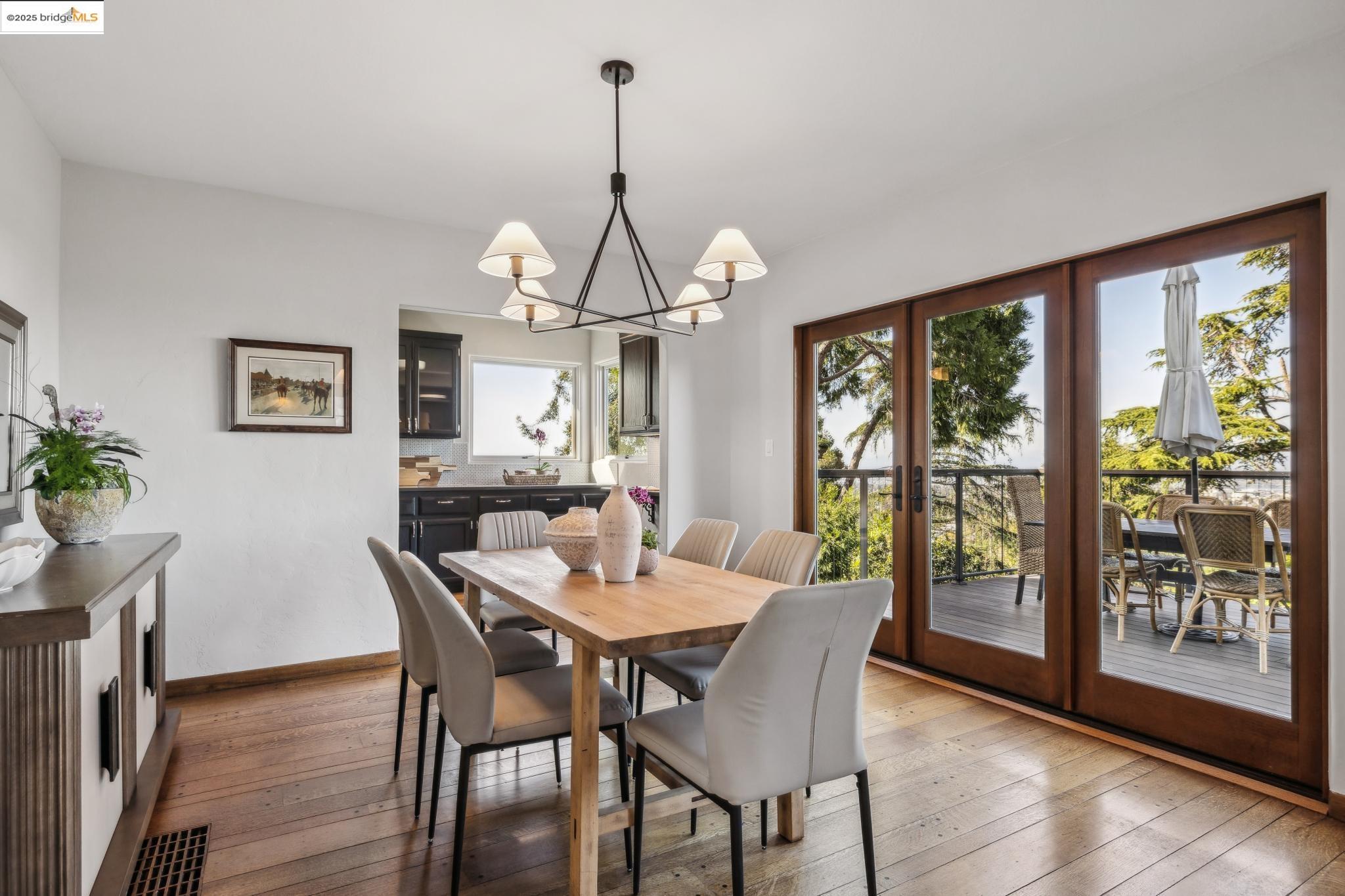 1963 Oakview Dr