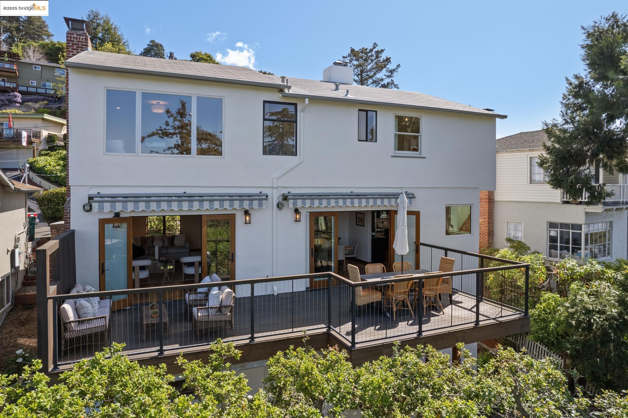 1963 Oakview Dr