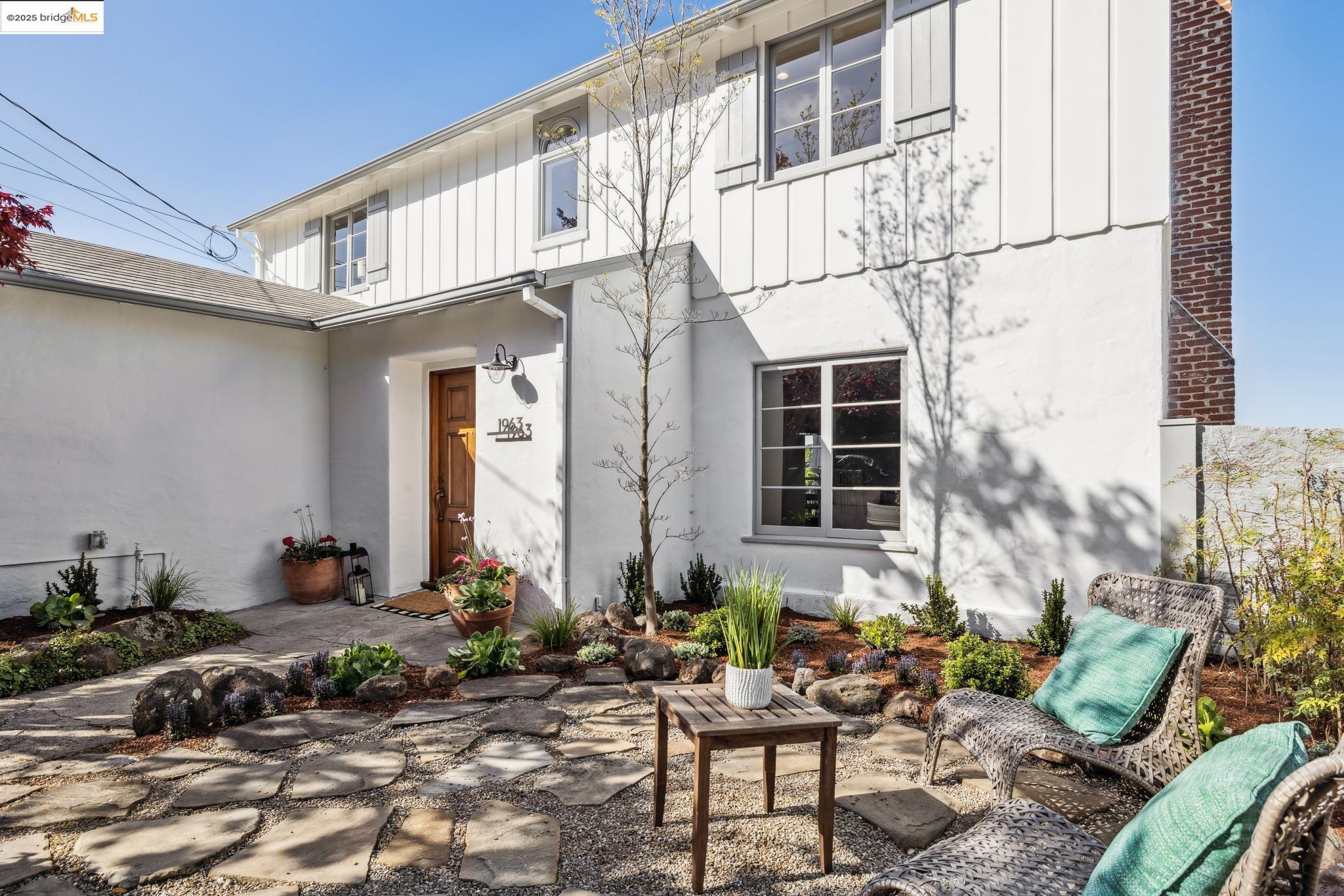 1963 Oakview Dr