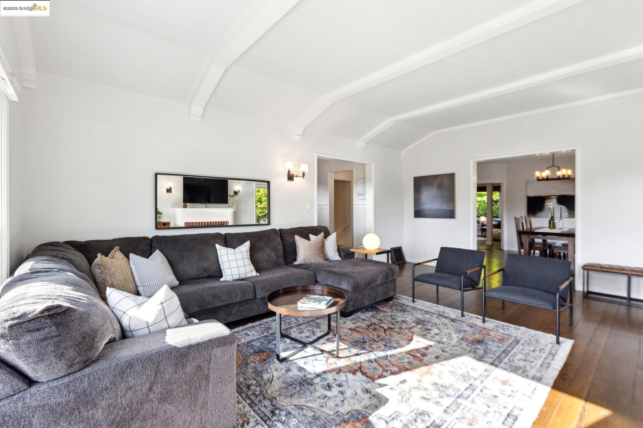 39 El Carmello Circle