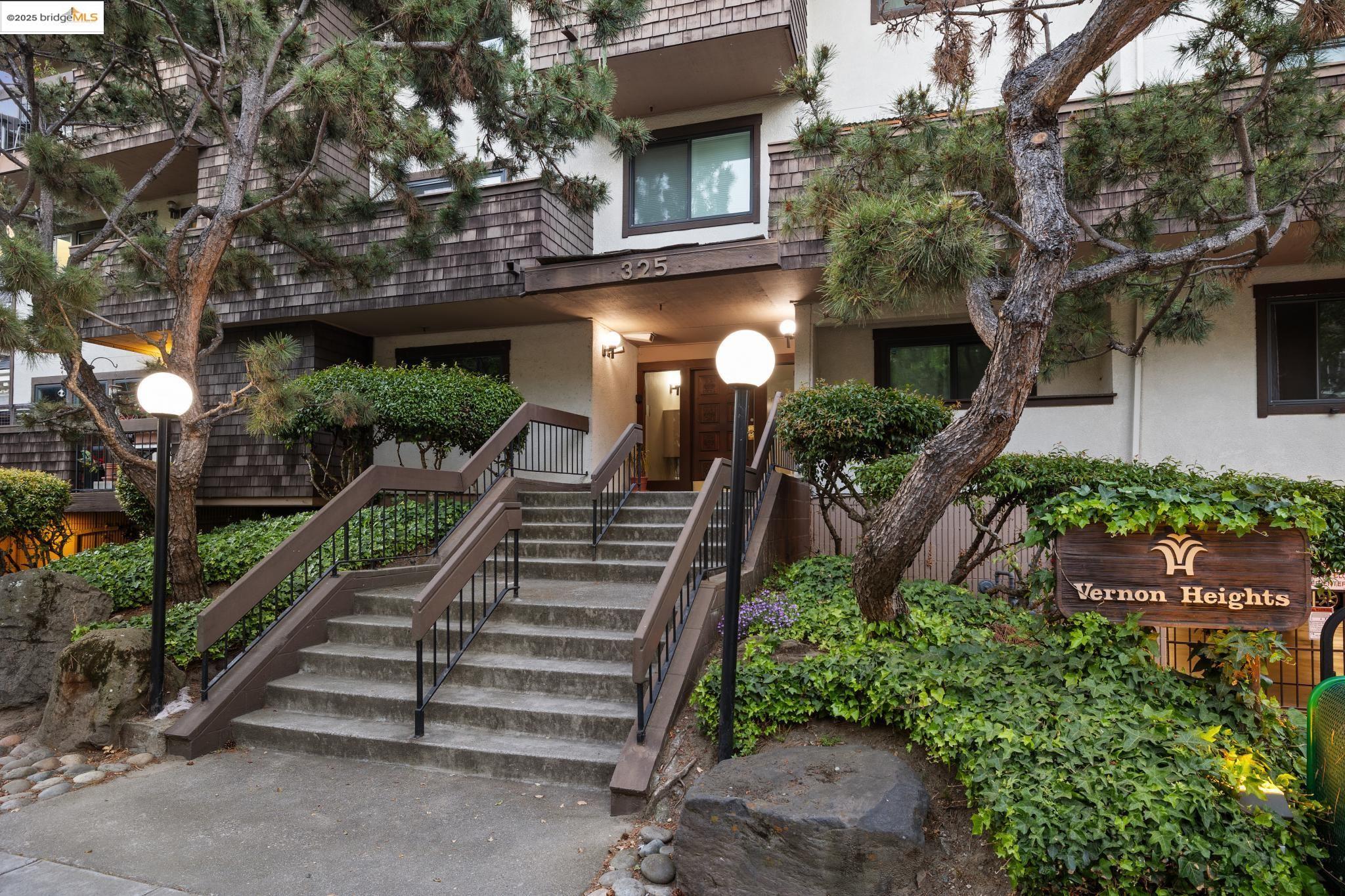 325 Vernon St # 301