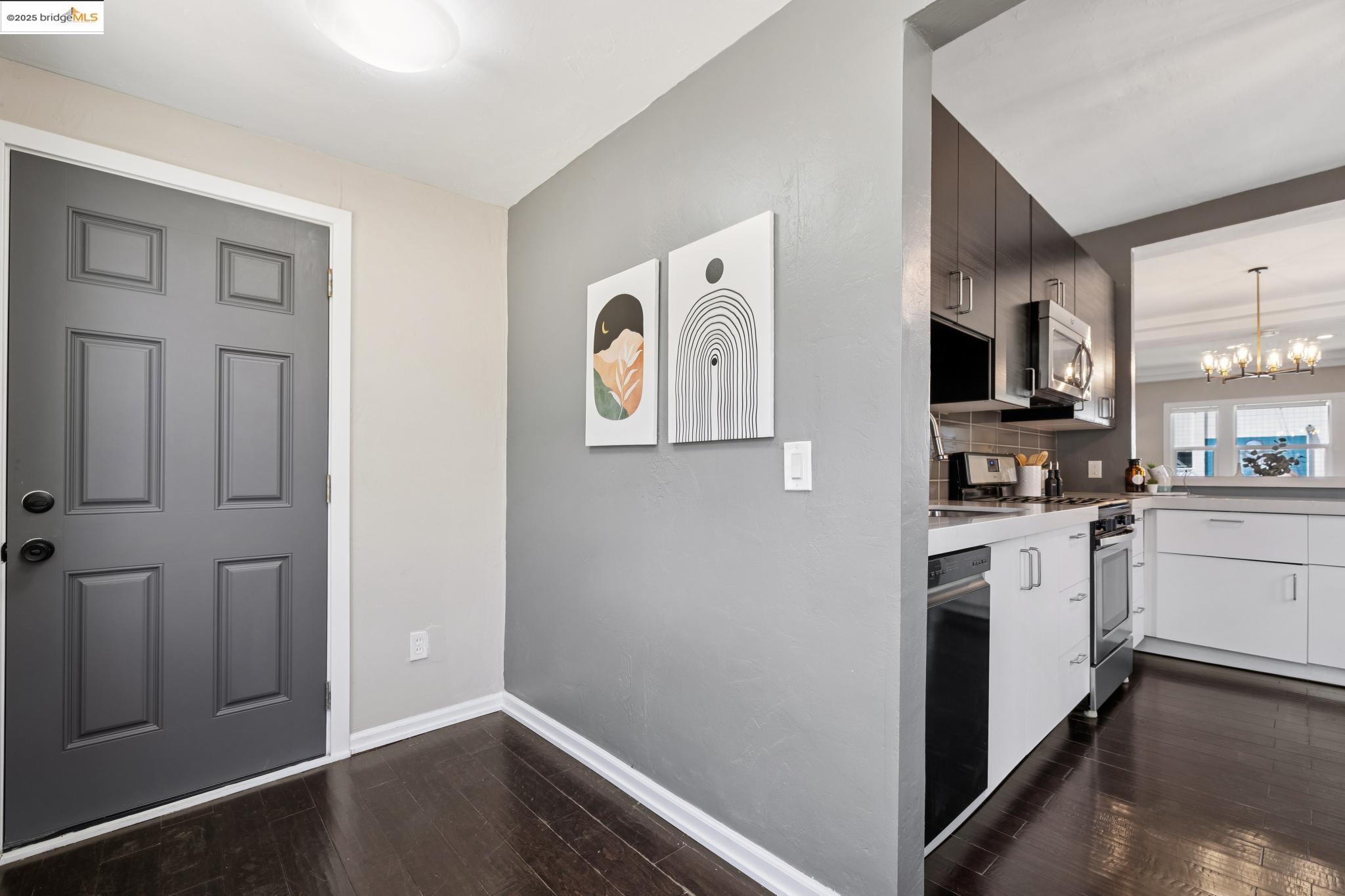 1092 Dwight Way