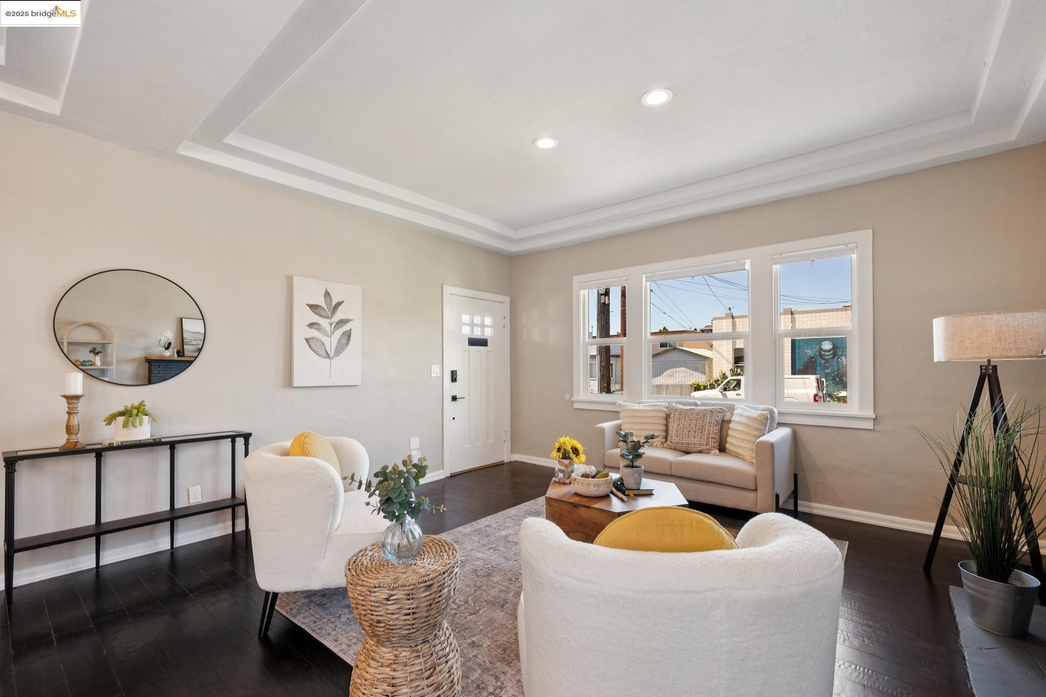1092 Dwight Way