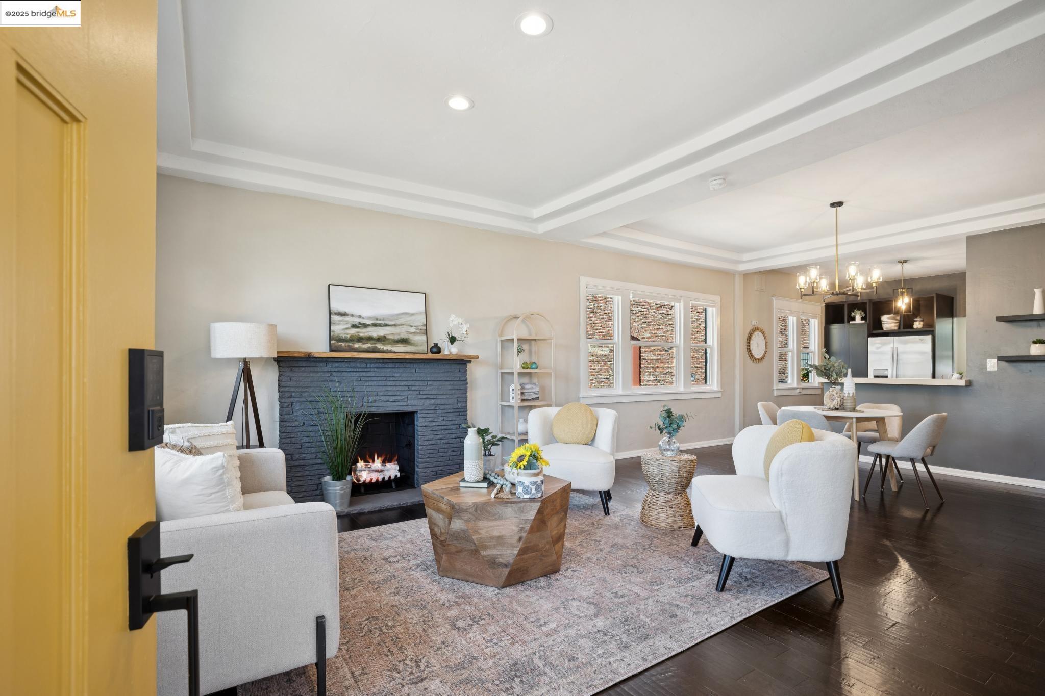 1092 Dwight Way