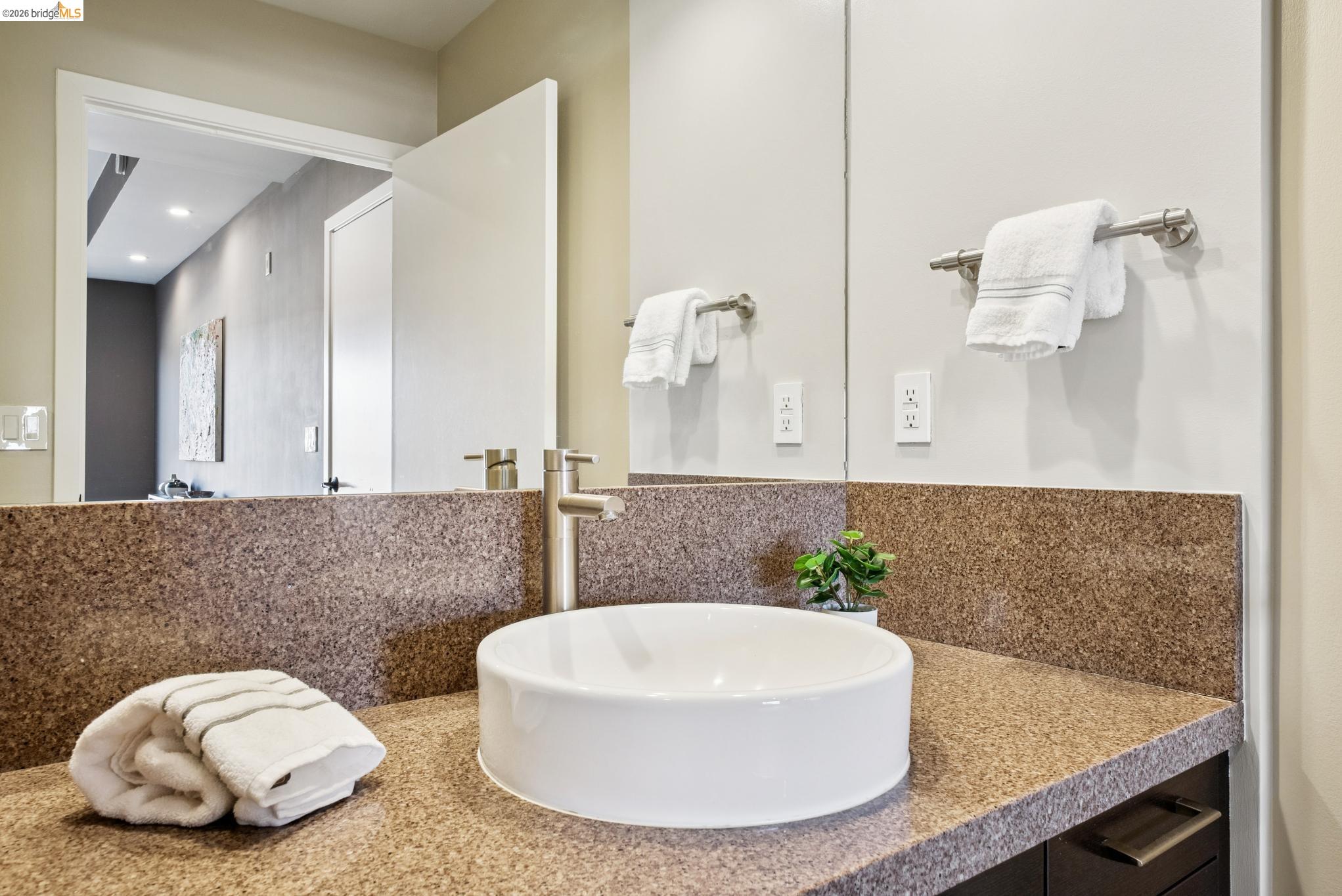 6465 San Pablo # 203