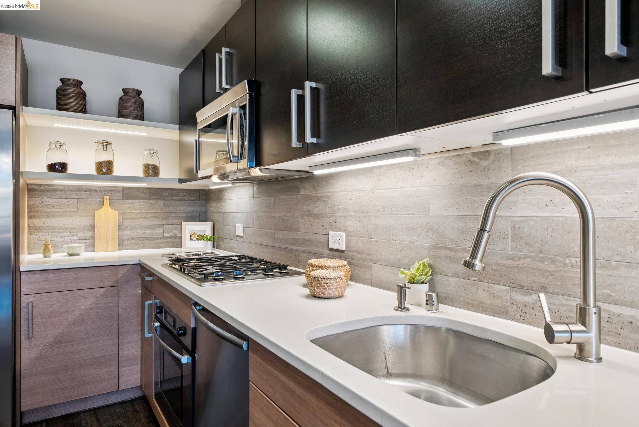 6465 San Pablo # 203