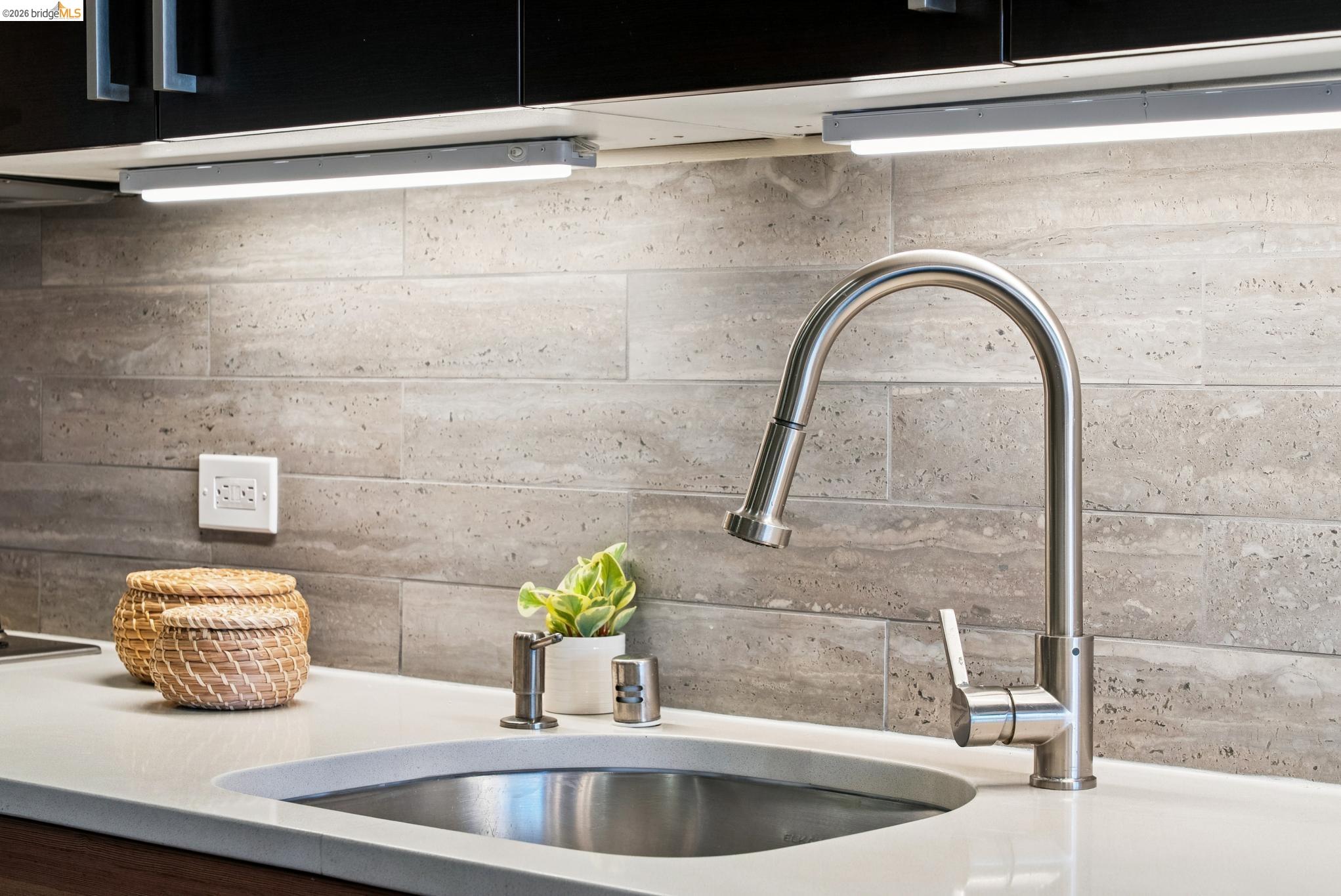 6465 San Pablo # 203