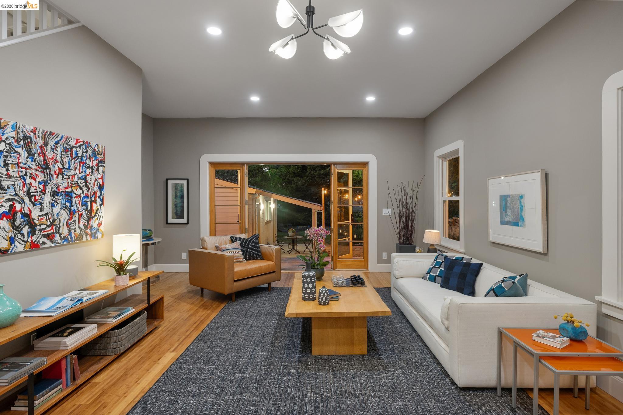 3136 Arizona St