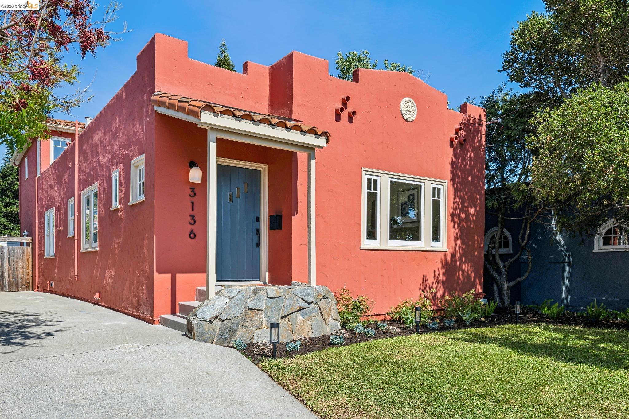 3136 Arizona St