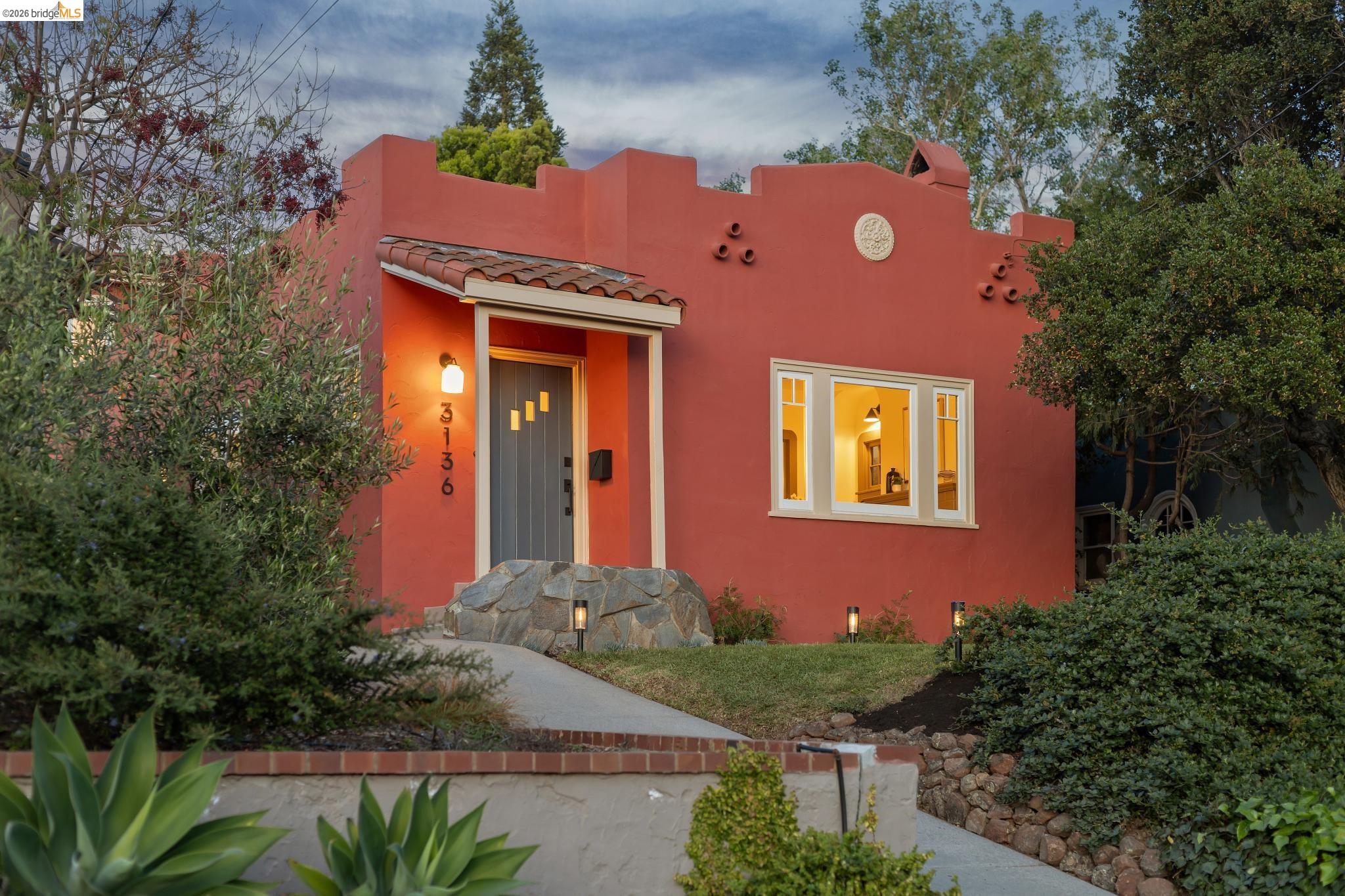 3136 Arizona St