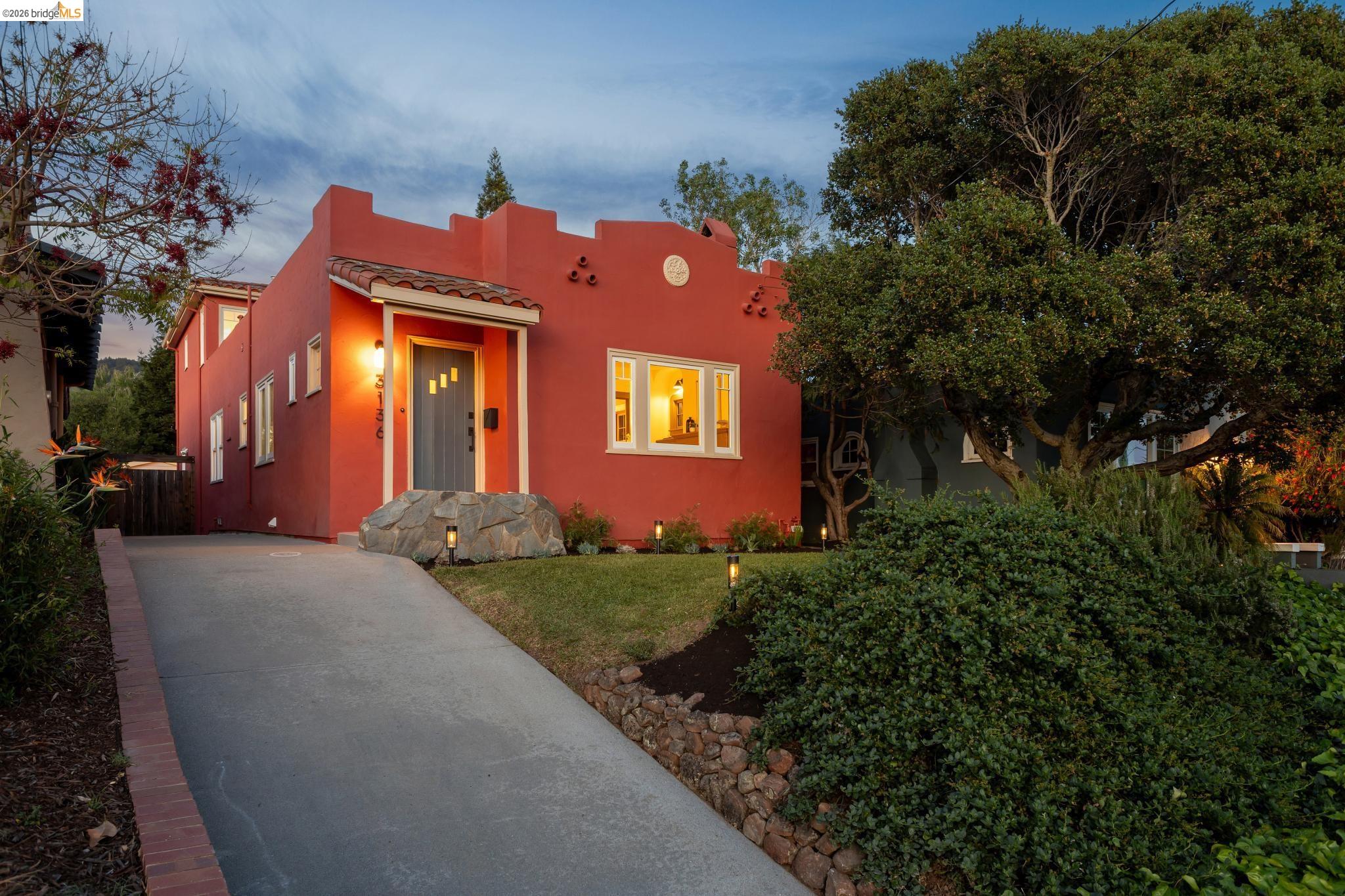 3136 Arizona St