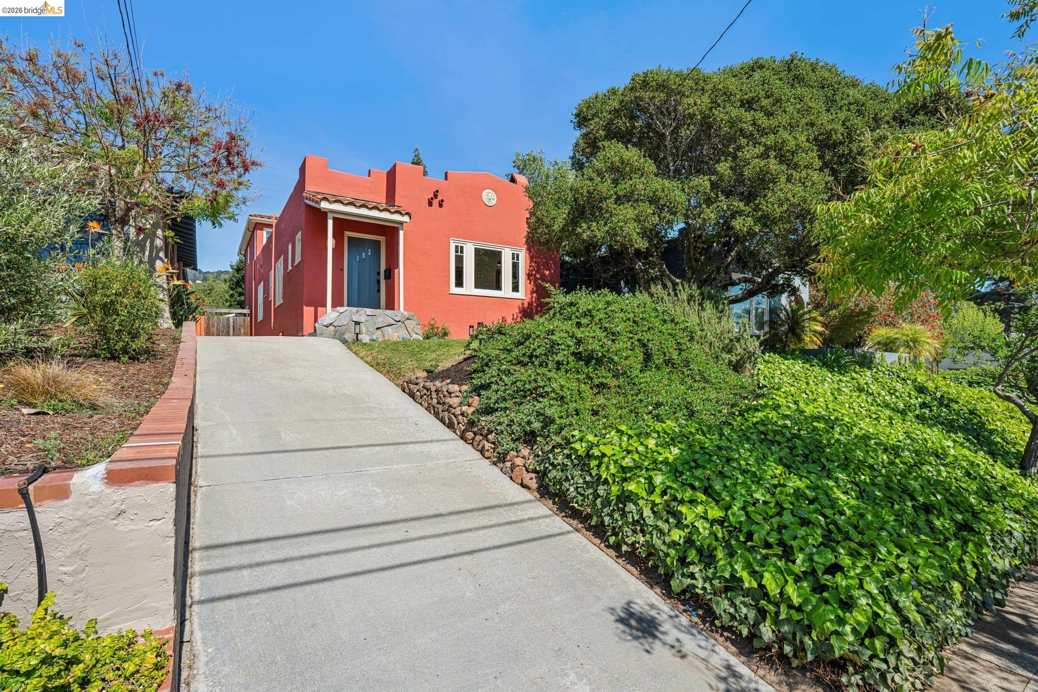 3136 Arizona St