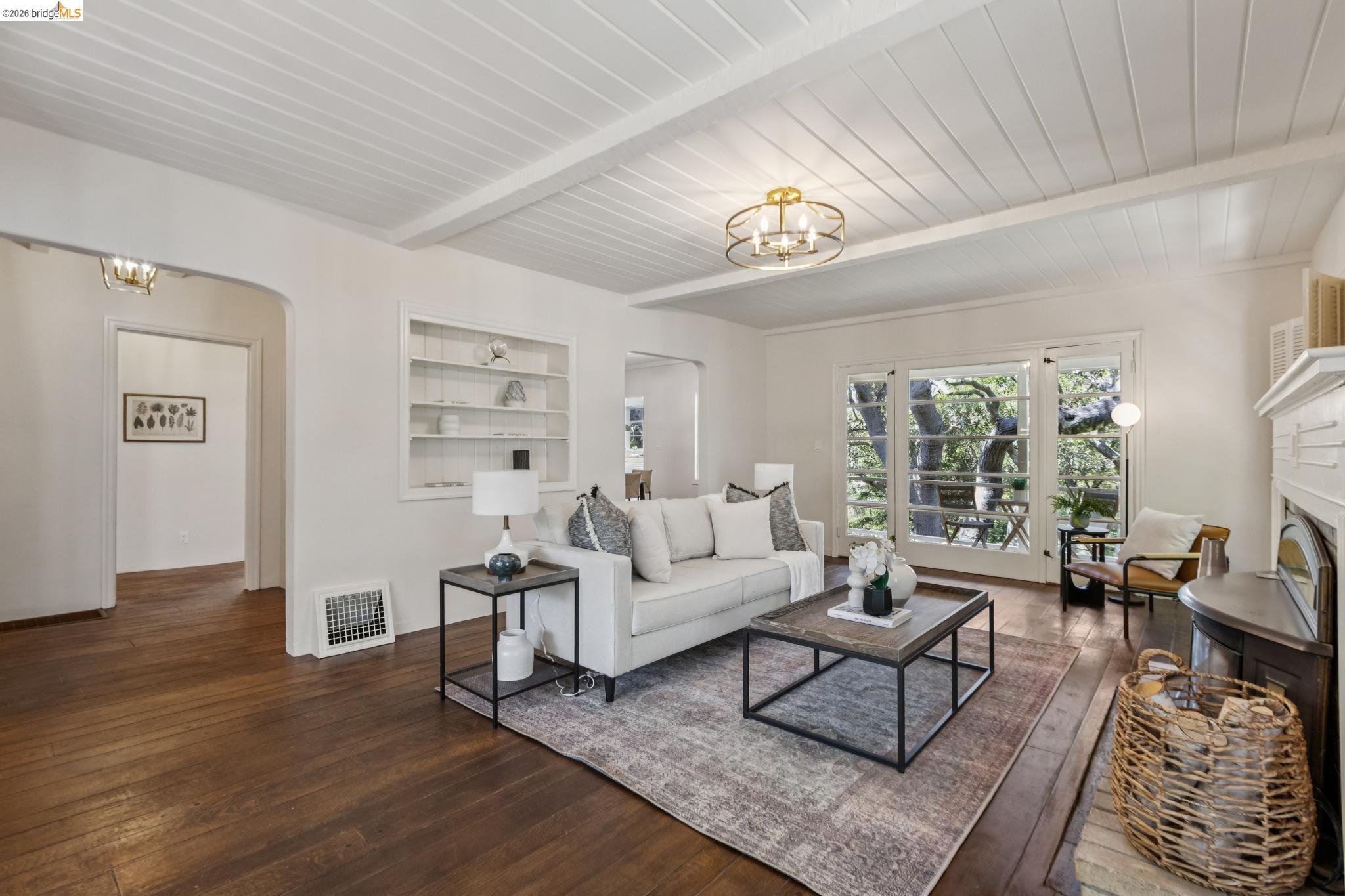 2380 Leimert Blvd