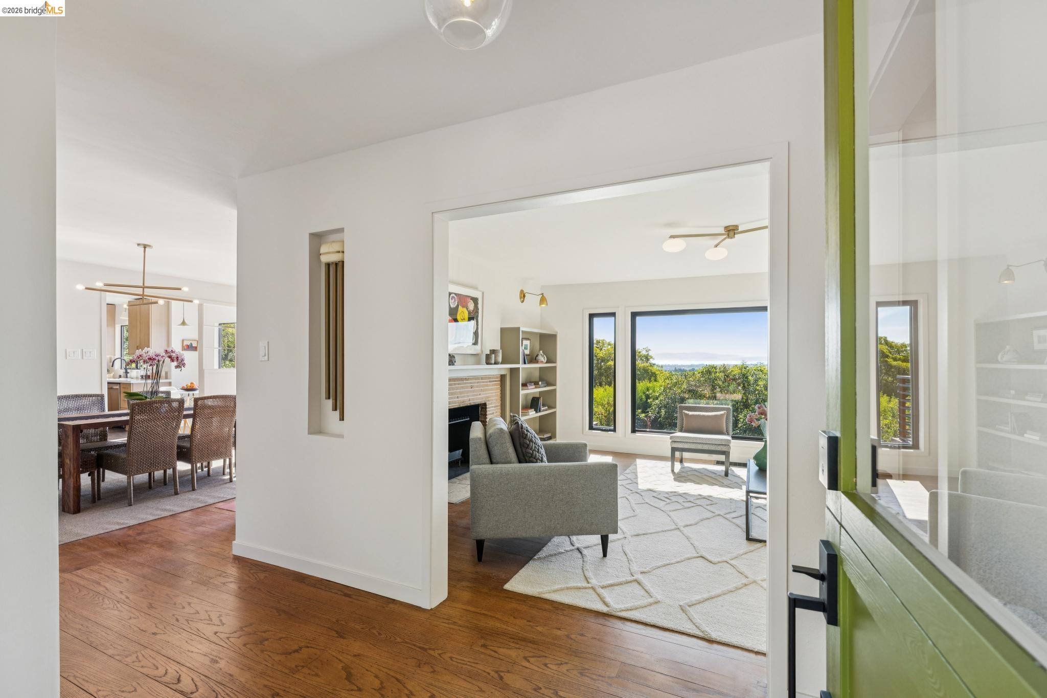 2562 Charleston St