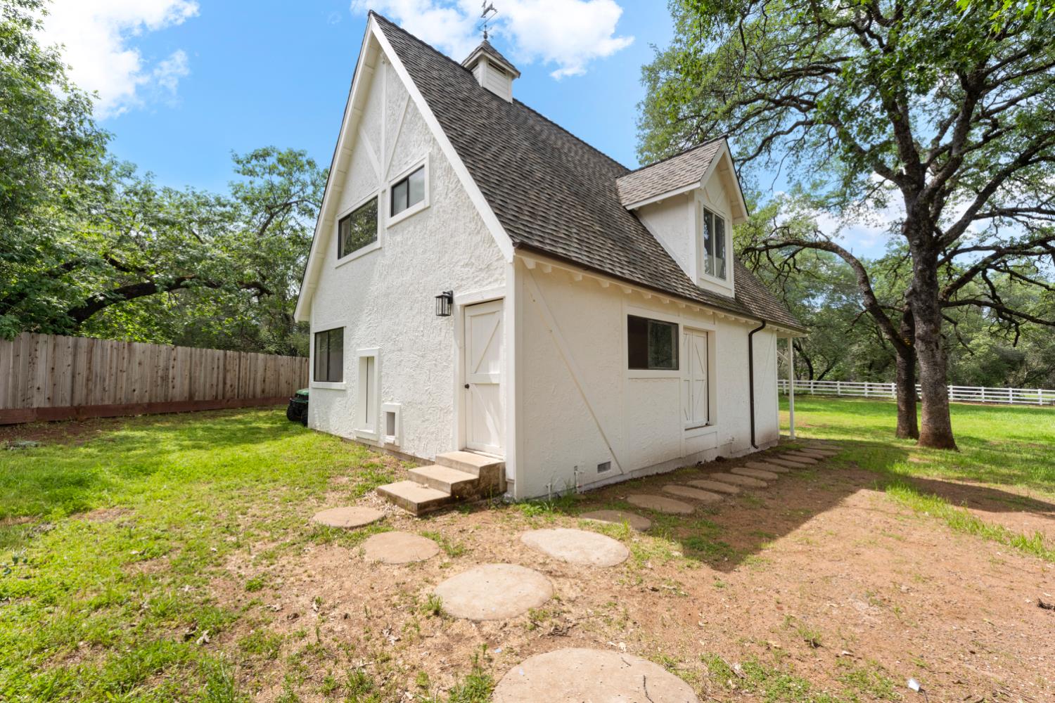 3359 Saint Ives Court