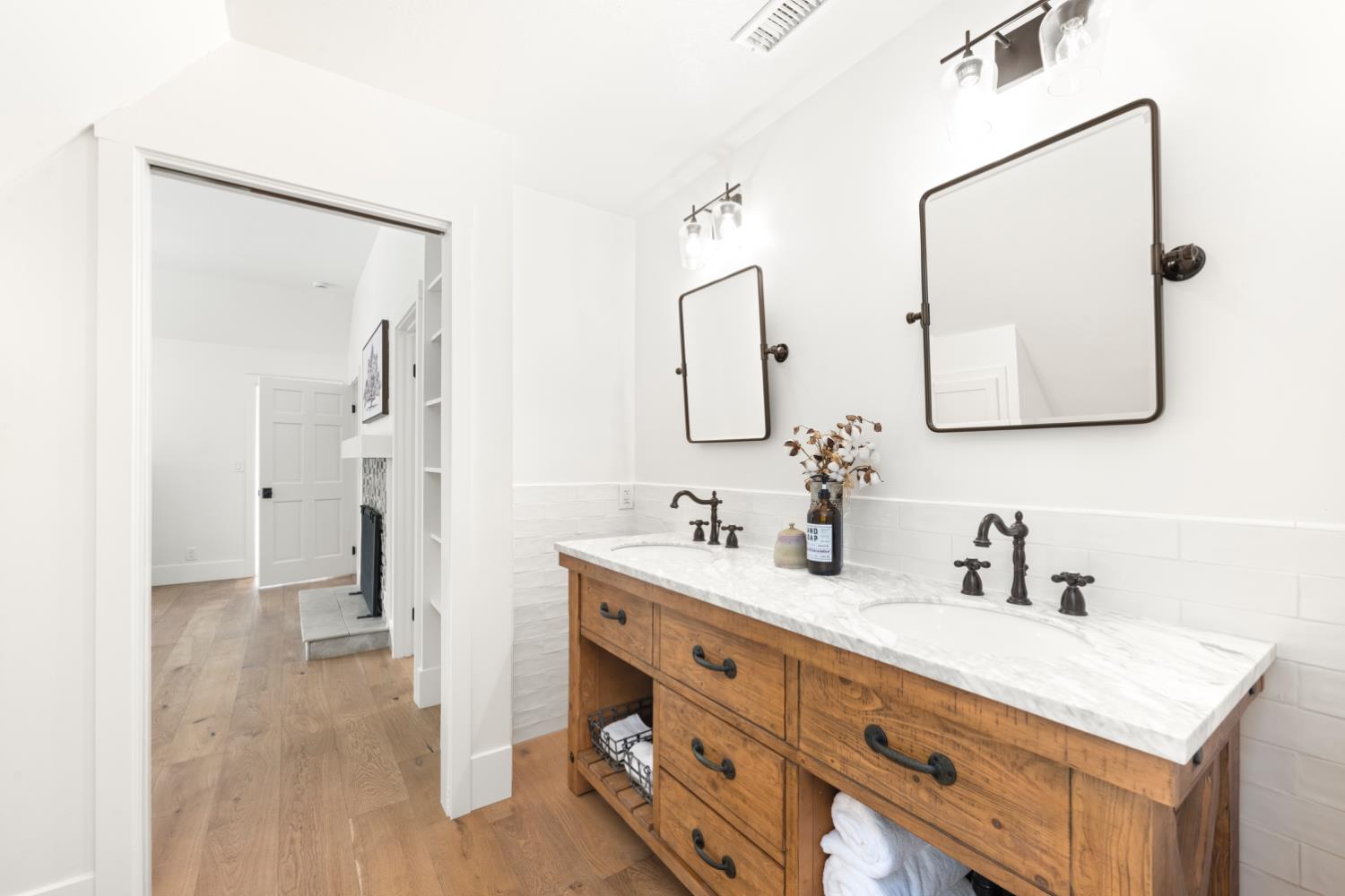 3359 Saint Ives Court