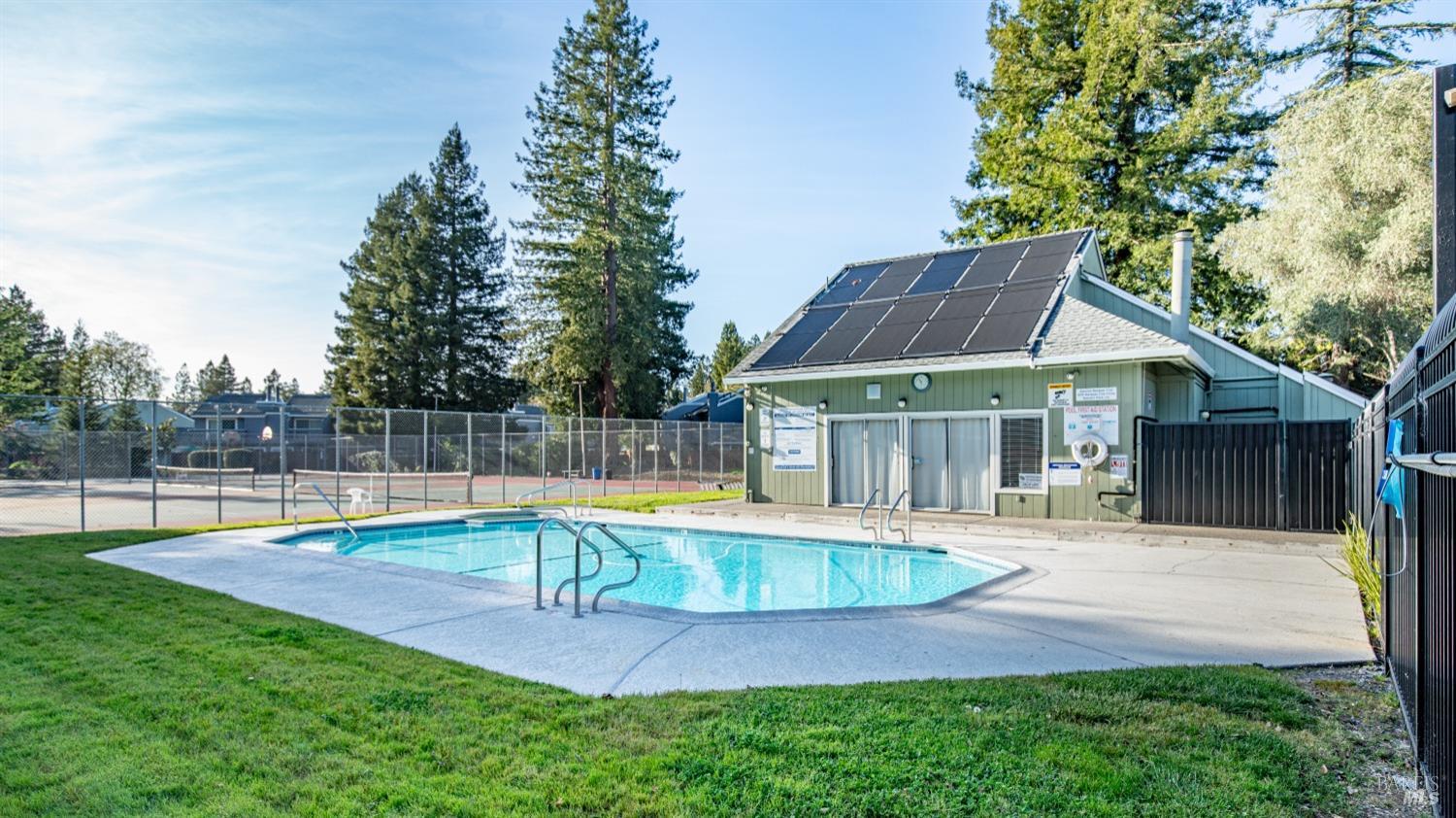 575 Racquet Club Cir