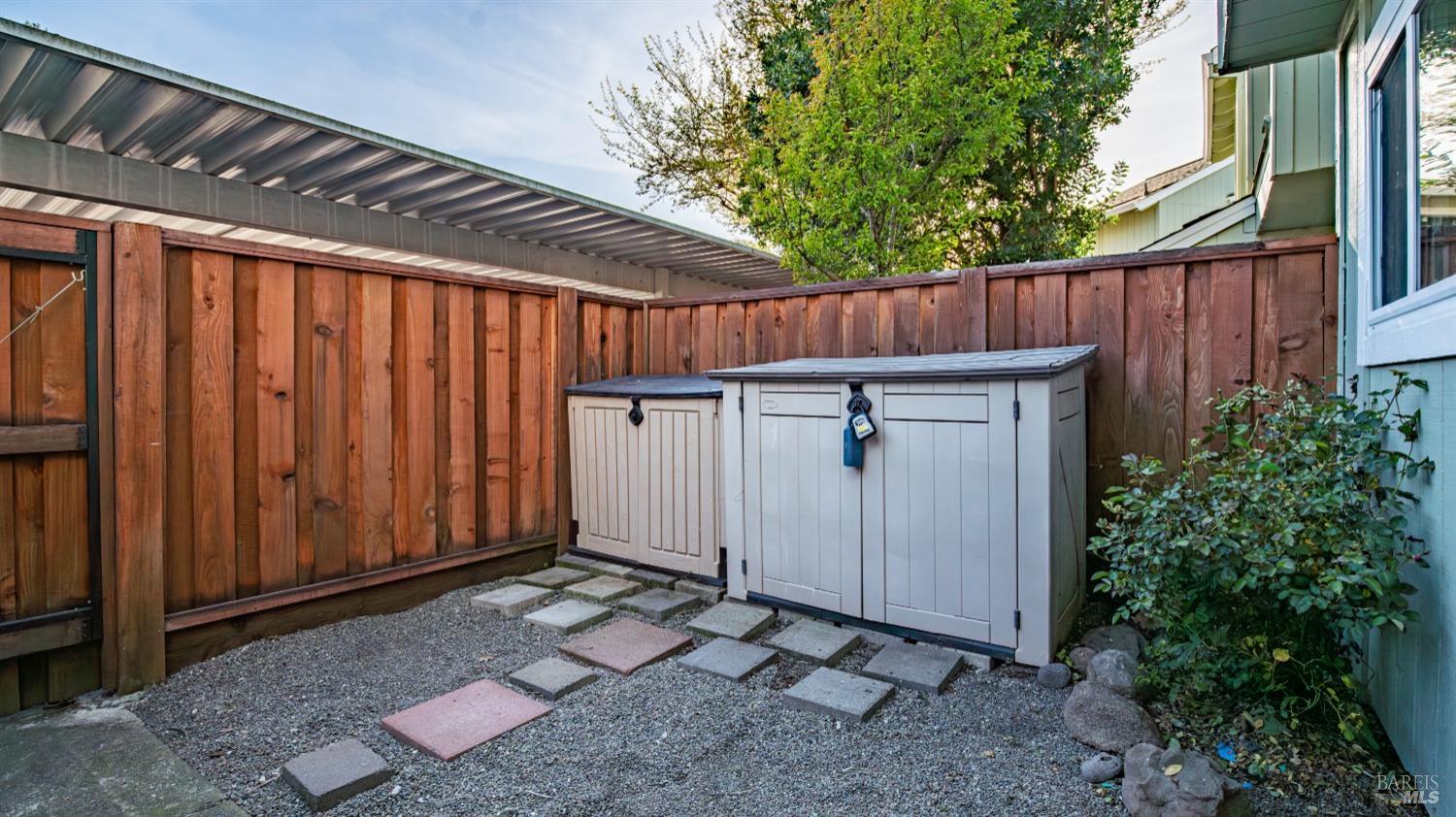 575 Racquet Club Cir