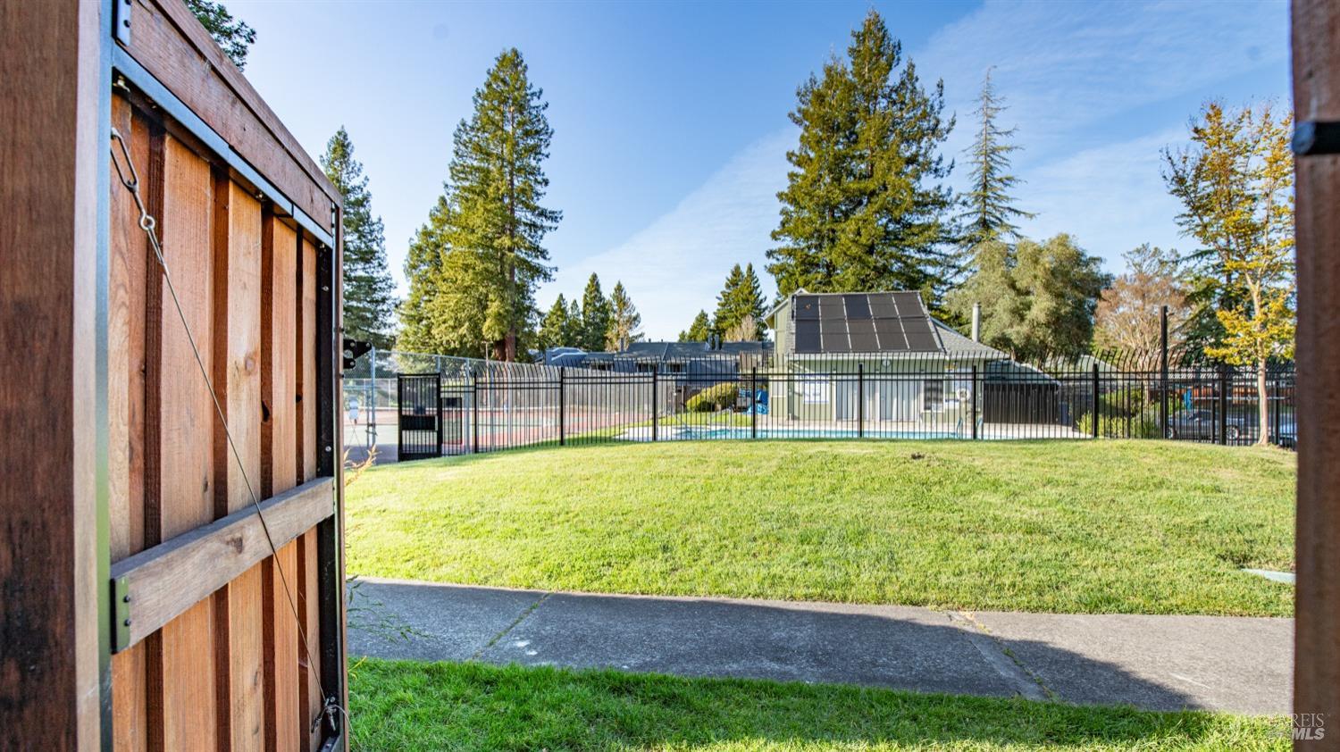 575 Racquet Club Cir