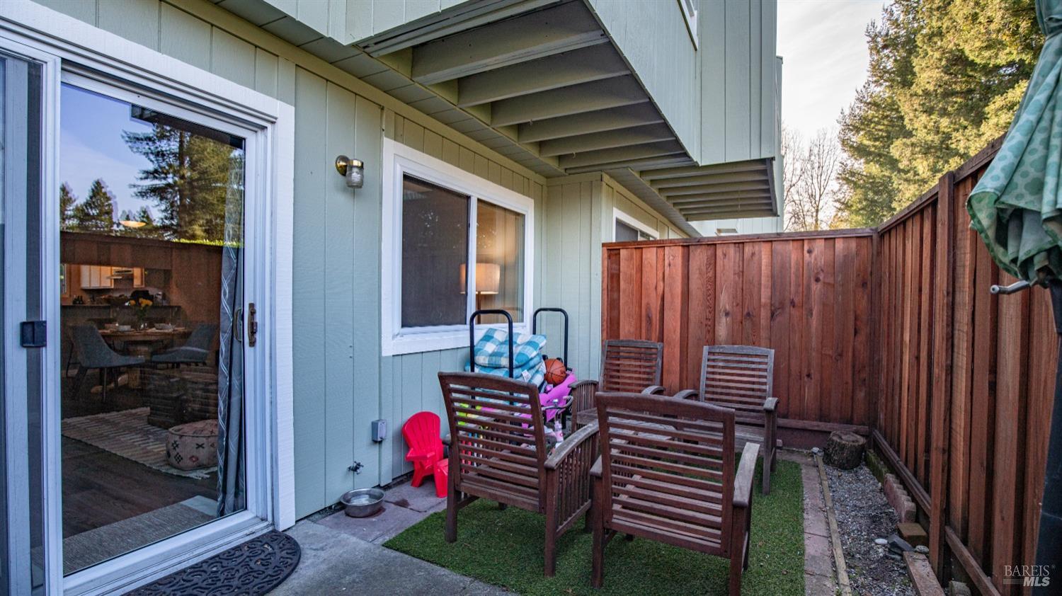 575 Racquet Club Cir