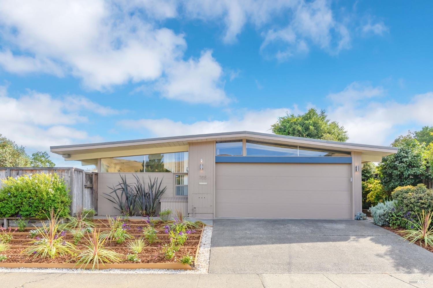 705 Del Ganado Road