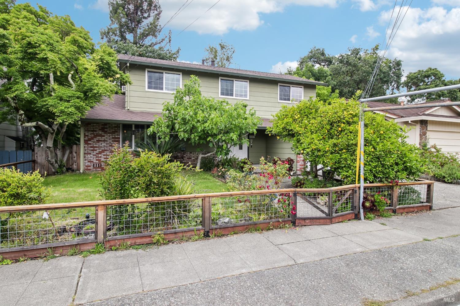 2227 Vallejo Street